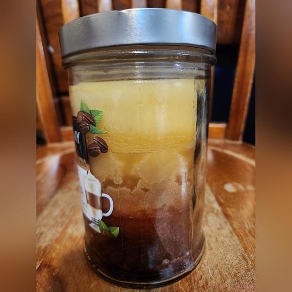 Tuscany Candle 18oz - Picture 2 of 4